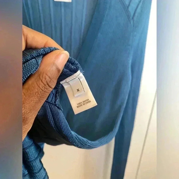 ST JOHN Ribbed Cardigan Size Medium - Picture 6 of 11